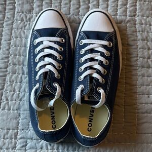 Converse Women’s Dark Blue Sneakers with White Accents 8.5